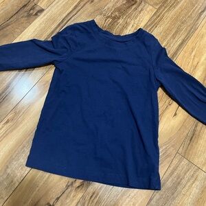 Cat and Jack long sleeve tee shirt 
Size 5T
Perfect condition
Navy Blue